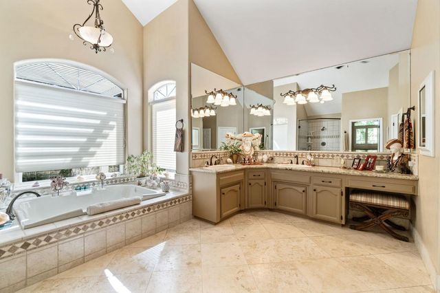 10595 E San Felipe Avenue, Clovis, CA 93619