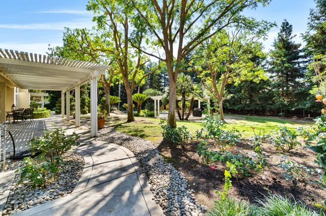 10595 E San Felipe Avenue, Clovis, CA 93619