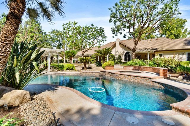 10595 E San Felipe Avenue, Clovis, CA 93619