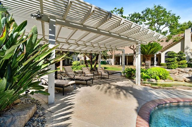 10595 E San Felipe Avenue, Clovis, CA 93619