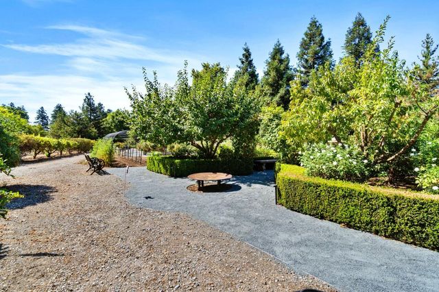 10595 E San Felipe Avenue, Clovis, CA 93619