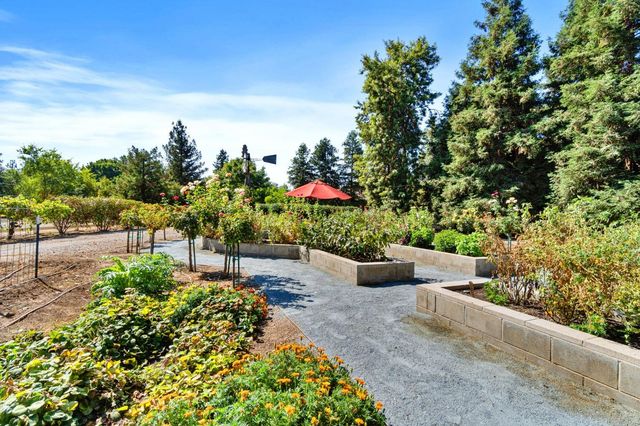 10595 E San Felipe Avenue, Clovis, CA 93619