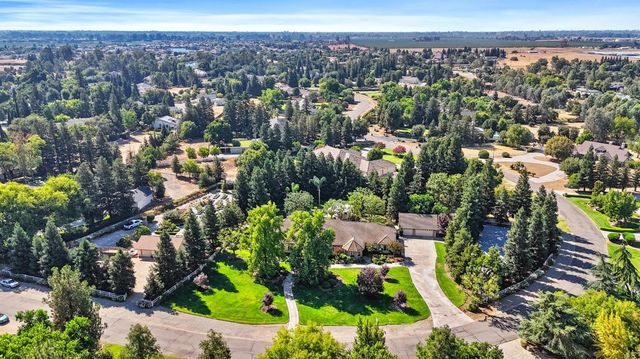 10595 E San Felipe Avenue, Clovis, CA 93619