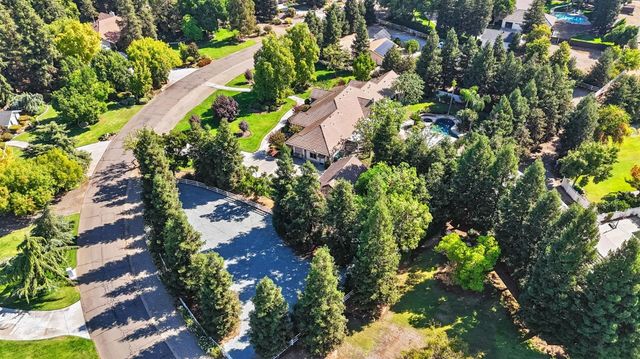 10595 E San Felipe Avenue, Clovis, CA 93619