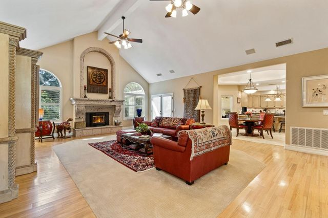 10595 E San Felipe Avenue, Clovis, CA 93619