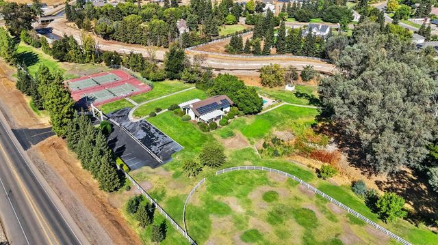 10595 E San Felipe Avenue, Clovis, CA 93619