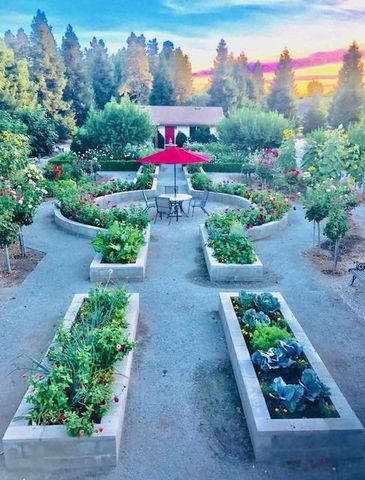 10595 E San Felipe Avenue, Clovis, CA 93619