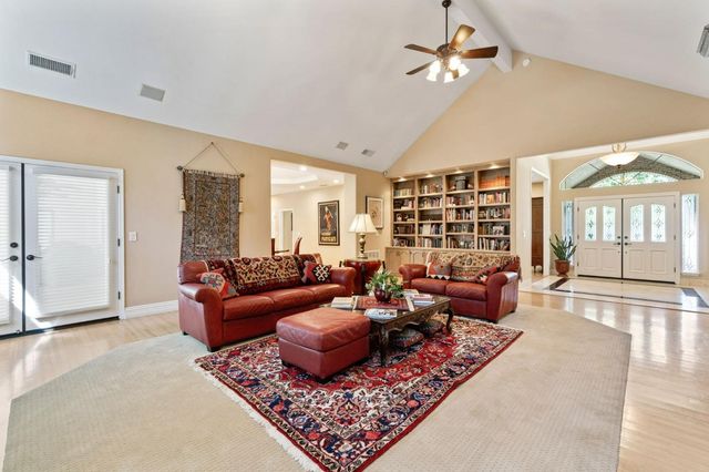 10595 E San Felipe Avenue, Clovis, CA 93619