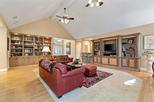 10595 E San Felipe Avenue, Clovis, CA 93619