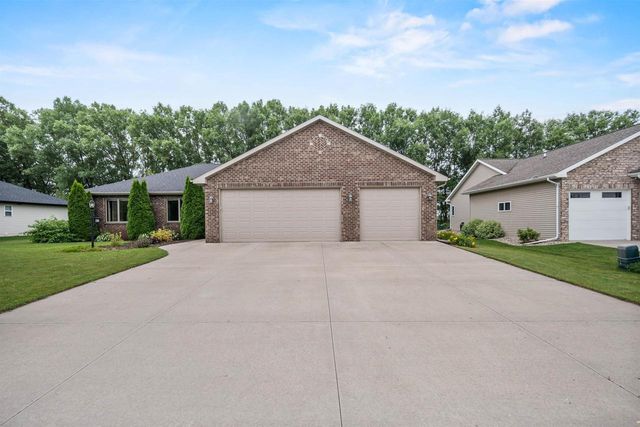 290 ROYAL ST PATS DRIVE, Wrightstown, WI 54180