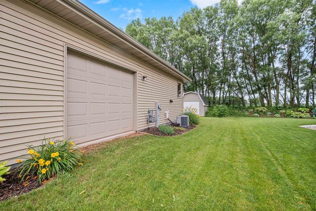 290 ROYAL ST PATS DRIVE, Wrightstown, WI 54180