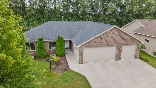 290 ROYAL ST PATS DRIVE, Wrightstown, WI 54180