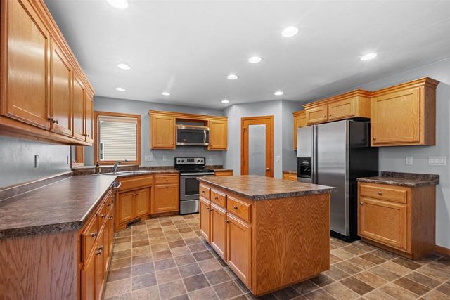 290 ROYAL ST PATS DRIVE, Wrightstown, WI 54180