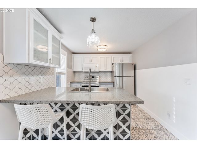 17948 Sw ROBERT Ln, Beaverton, OR 97078