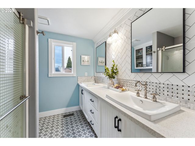 17948 Sw ROBERT Ln, Beaverton, OR 97078