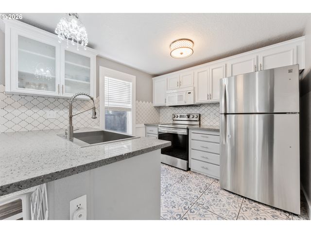 17948 Sw ROBERT Ln, Beaverton, OR 97078