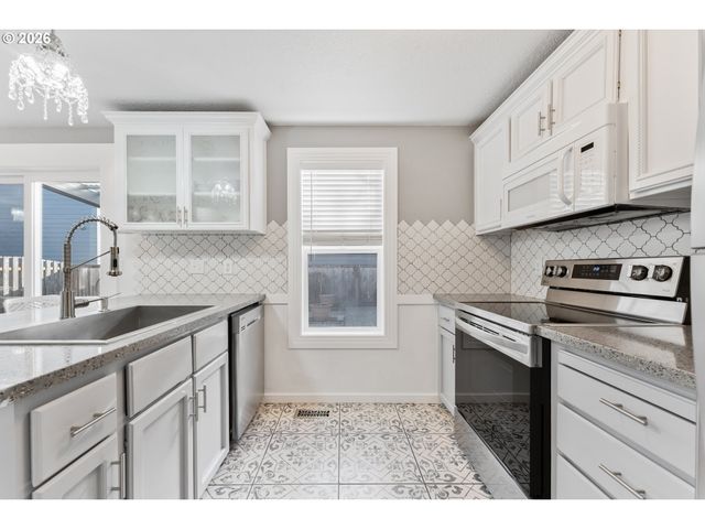 17948 Sw ROBERT Ln, Beaverton, OR 97078