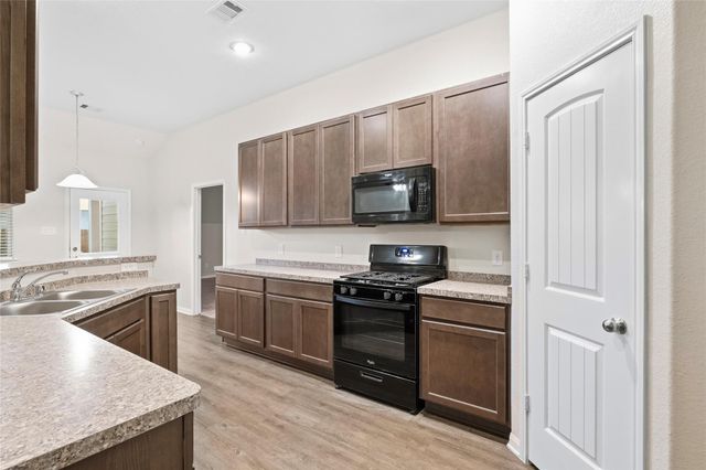 66 County Road 5102f, Cleveland, TX 77327