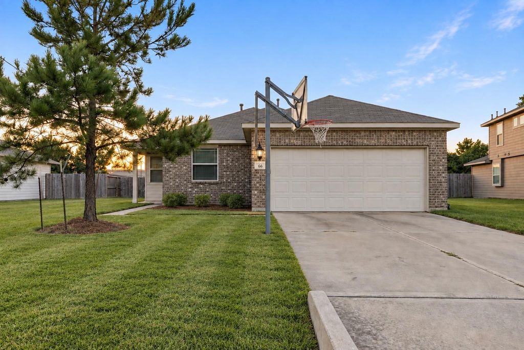 66 County Road 5102f, Cleveland, TX 77327