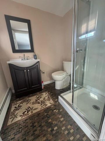 121 W Lake Drive, Lindenhurst, NY 11757