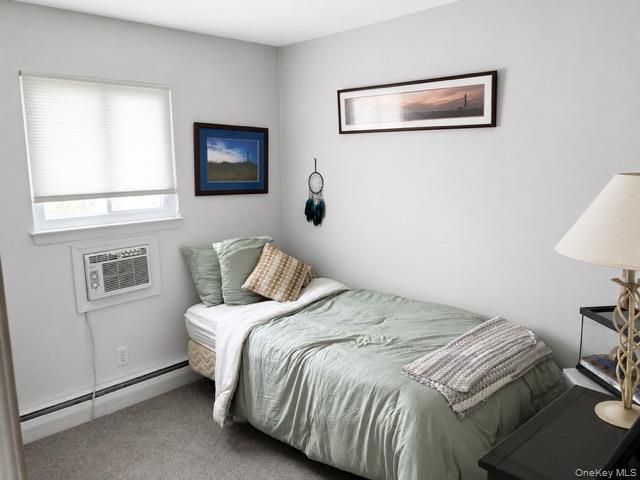 121 W Lake Drive, Lindenhurst, NY 11757