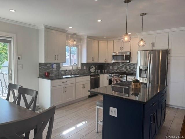 121 W Lake Drive, Lindenhurst, NY 11757
