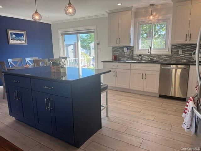 121 W Lake Drive, Lindenhurst, NY 11757