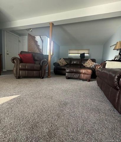 121 W Lake Drive, Lindenhurst, NY 11757