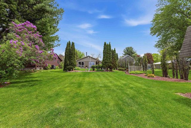 W10968 Glen Drive, Beaver Dam, WI 53916