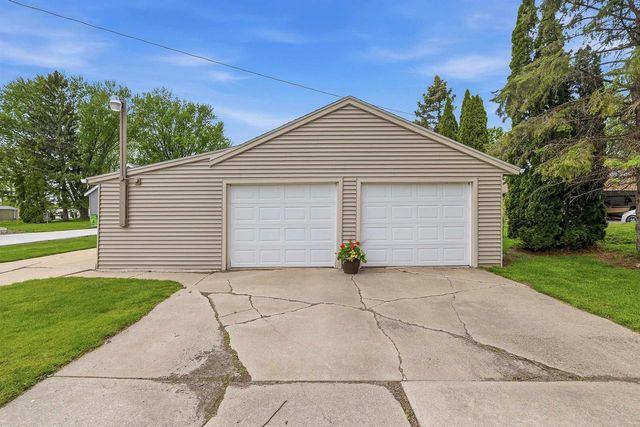 W10968 Glen Drive, Beaver Dam, WI 53916