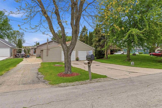 W10968 Glen Drive, Beaver Dam, WI 53916