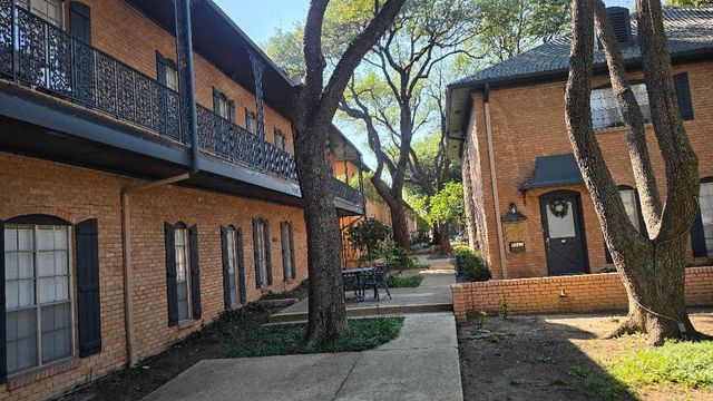 6023 E University Boulevard 204, Dallas, TX 75206