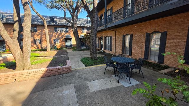 6023 E University Boulevard 204, Dallas, TX 75206