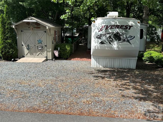 114 Oak Street, New London, NC 28127