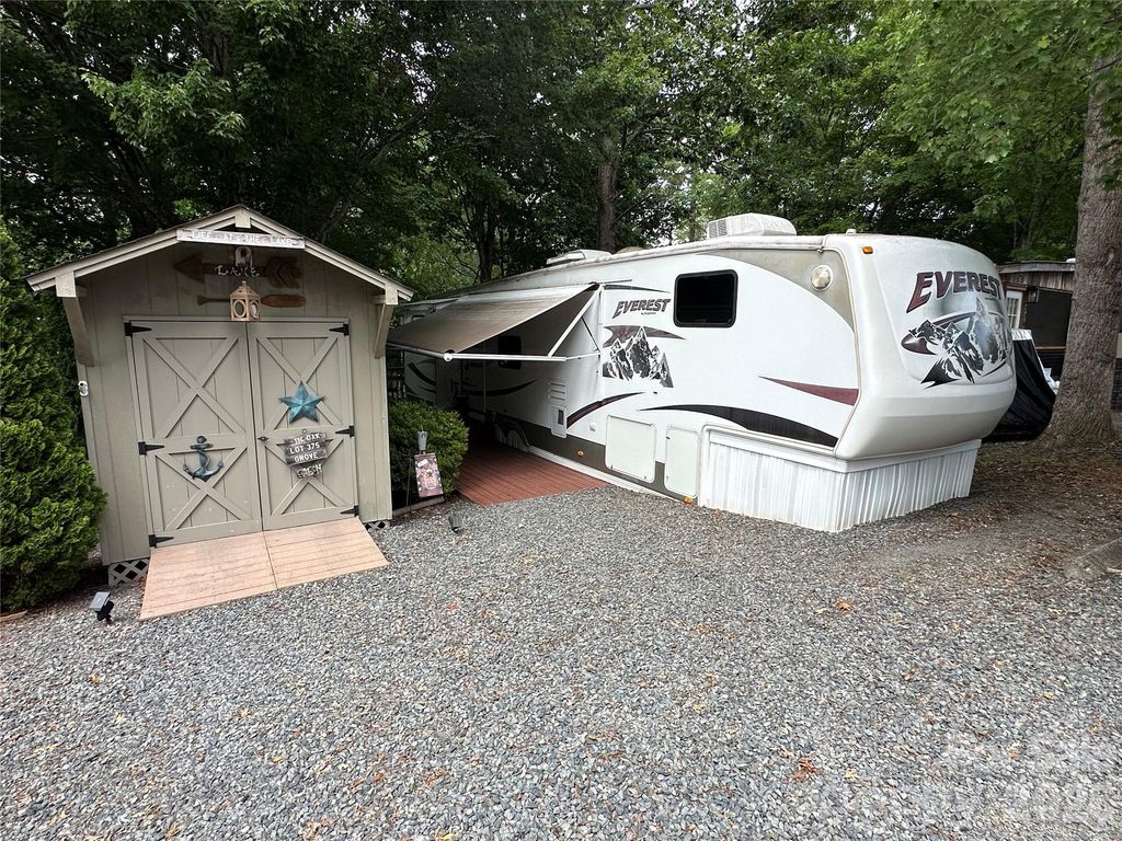 114 Oak Street, New London, NC 28127