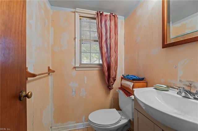 962 Red Oak CIR, Newport News, VA 23608