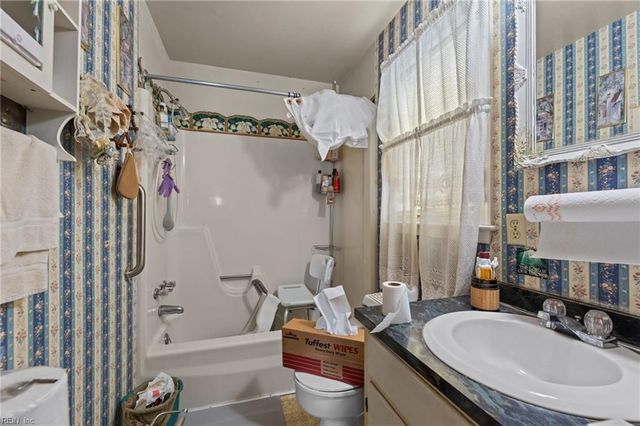 962 Red Oak CIR, Newport News, VA 23608