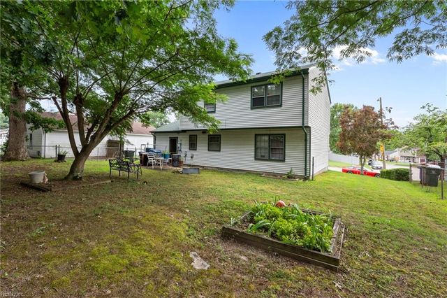 962 Red Oak CIR, Newport News, VA 23608