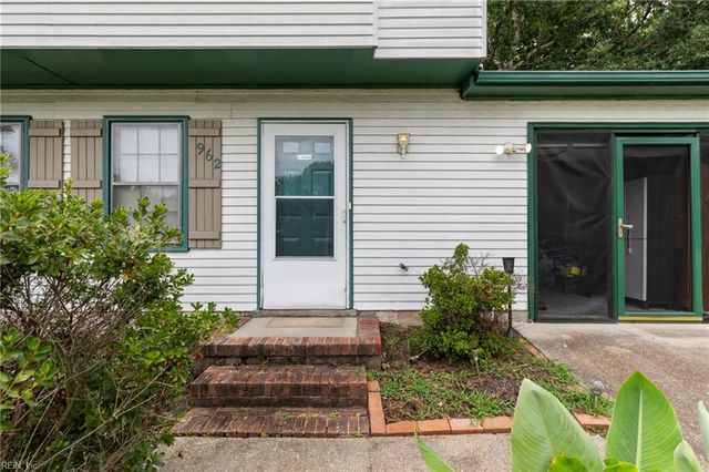 962 Red Oak CIR, Newport News, VA 23608