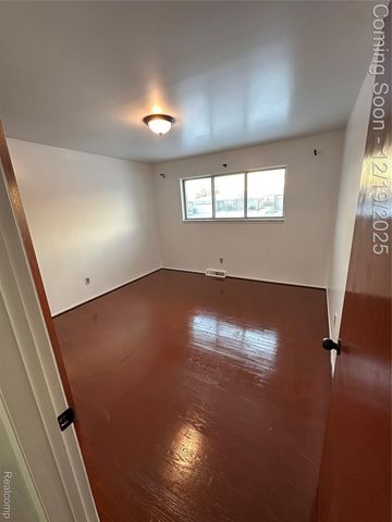 2995 Groves Drive, Sterling Heights, MI 48310