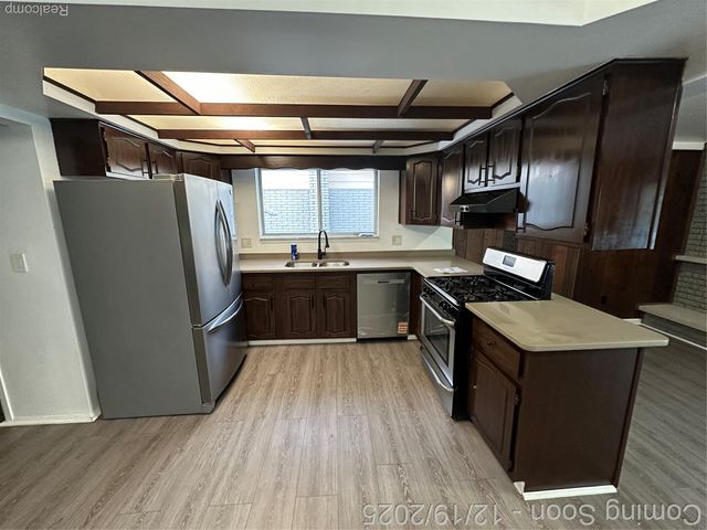 2995 Groves Drive, Sterling Heights, MI 48310