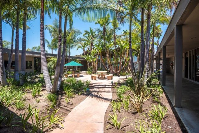 2474 Rue De Cannes, Costa Mesa, CA 92627