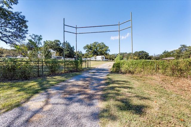 21 Chaparral Estates Drive, Denison, TX 75021