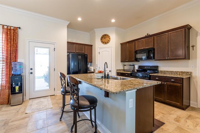 247 Highland Oaks Ave, Gray, LA 70359