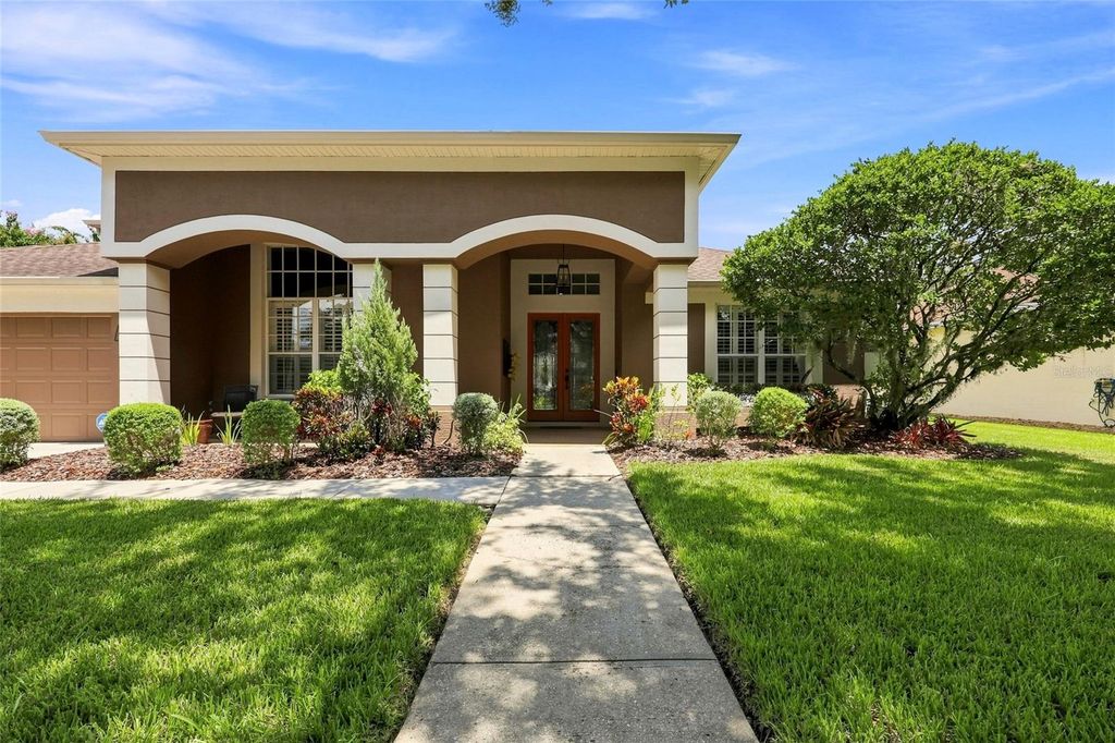 Image 5 of property listing at 8310 SUMMER GROVE ROAD, Tampa, FL 33647