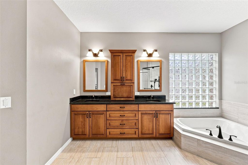 Image 46 of property listing at 8310 SUMMER GROVE ROAD, Tampa, FL 33647
