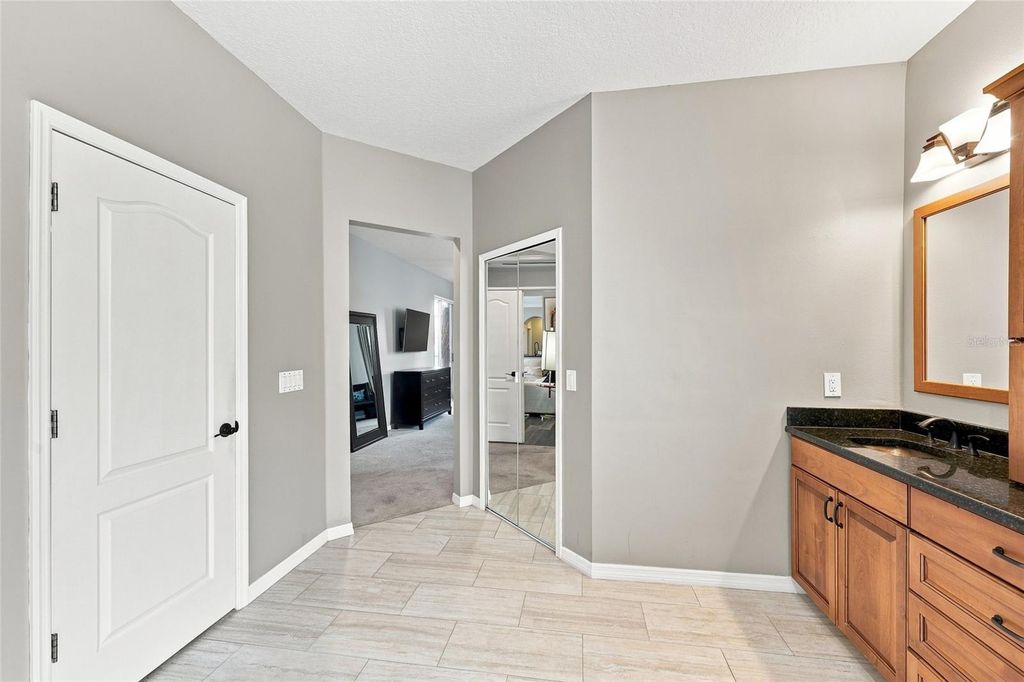 Image 50 of property listing at 8310 SUMMER GROVE ROAD, Tampa, FL 33647