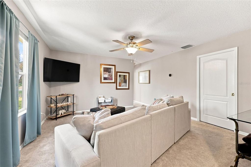 Image 58 of property listing at 8310 SUMMER GROVE ROAD, Tampa, FL 33647