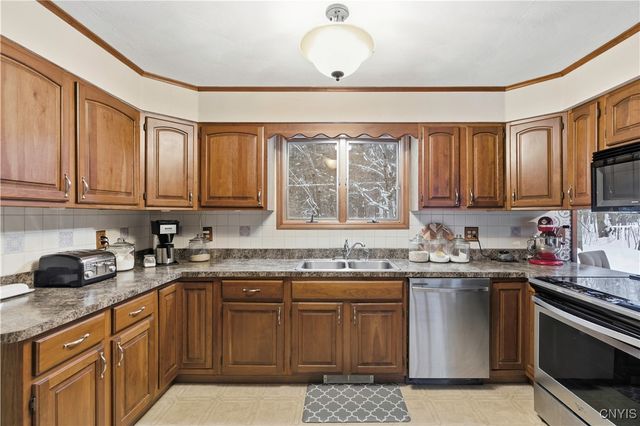 14 Parker Road, Constantia, NY 13044