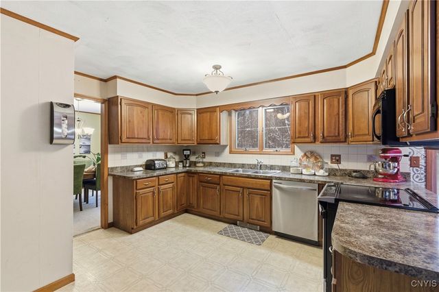 14 Parker Road, Constantia, NY 13044